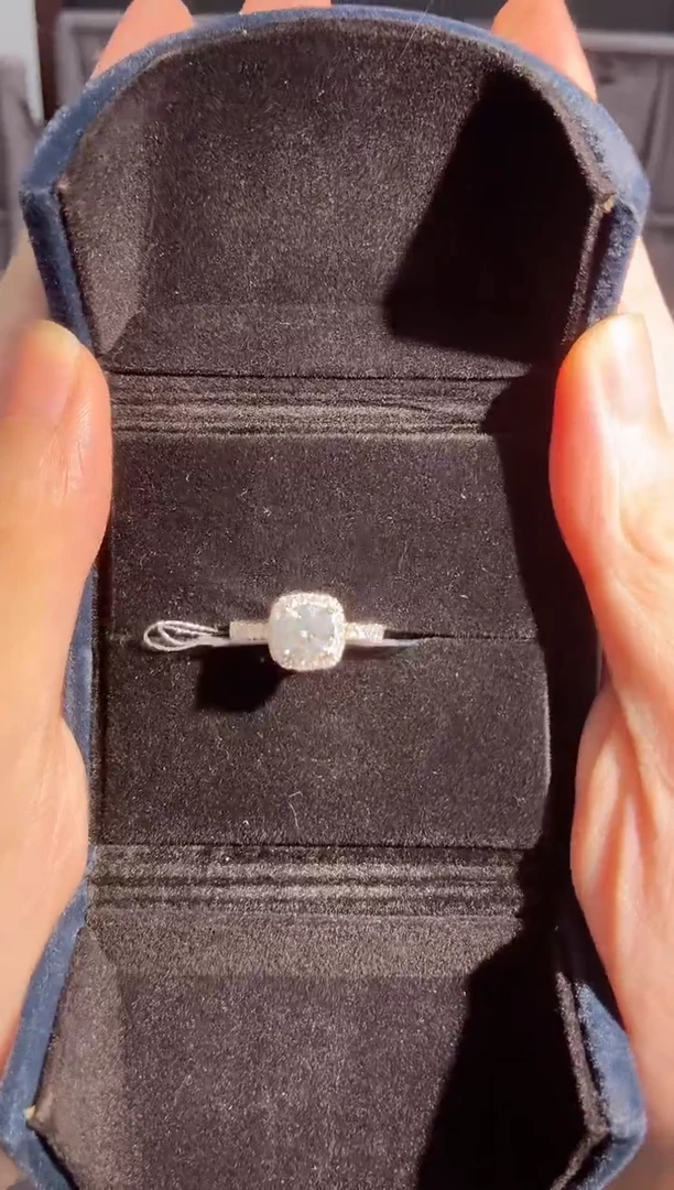 铂Pt950镶嵌实验室培育钻石方包Theone款钻戒