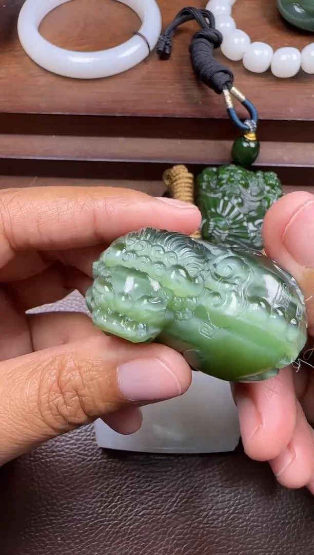 未镶嵌和田玉挂件和田玉挂件