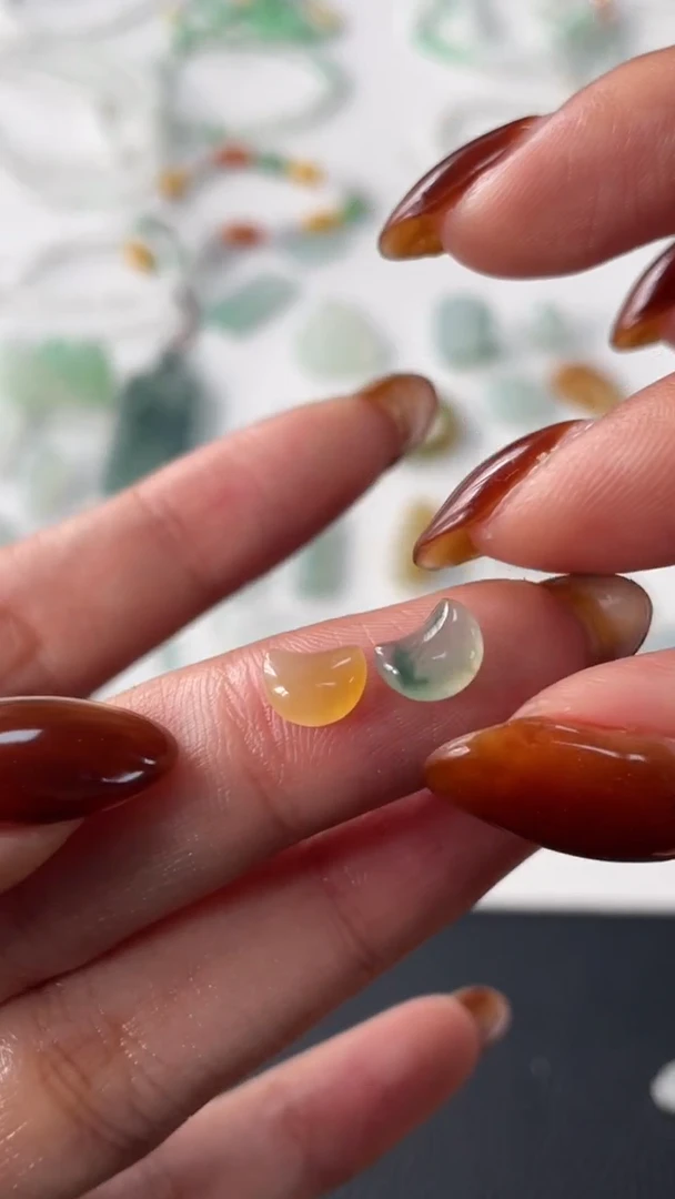 【闪购商品】定制翡翠未镶嵌月亮300+30