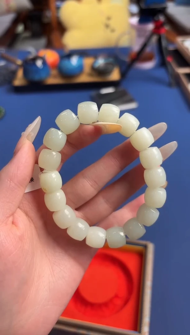 手串未镶嵌和田玉董小姐推荐 多样性发货 拍一发一 zl