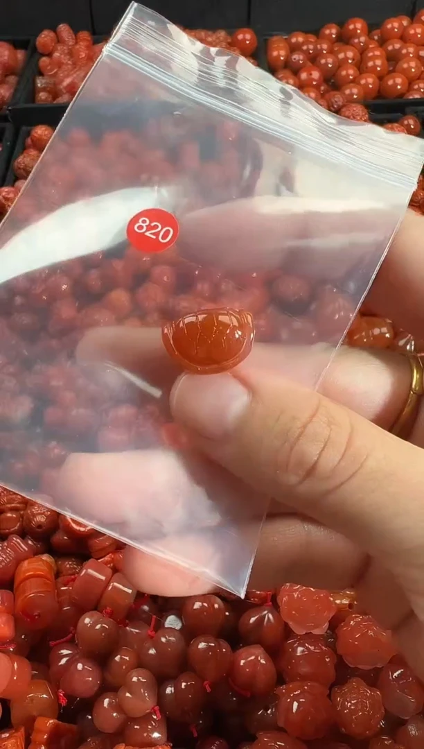 颈饰未镶嵌南红玛瑙1