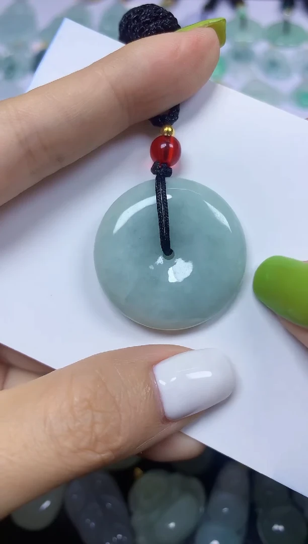 翡翠未镶嵌颈饰挂件