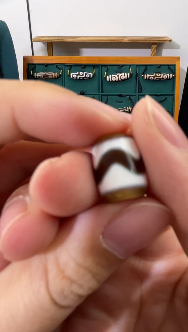 玛瑙/玉髓（覆膜）颈饰未镶嵌18.（微瑕）