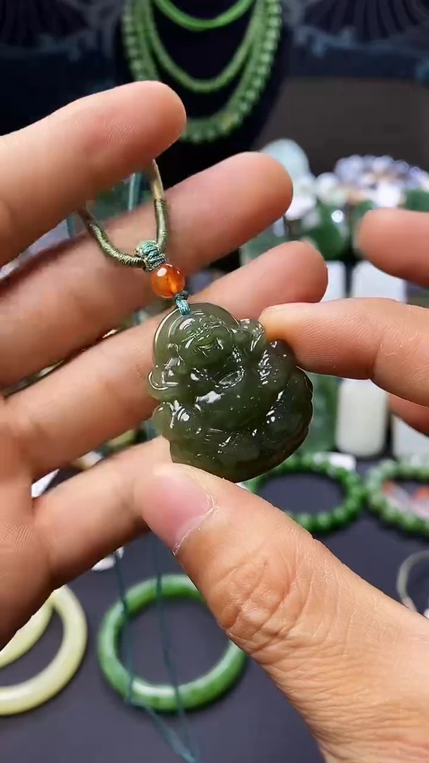 和田玉未镶嵌颈饰挂件