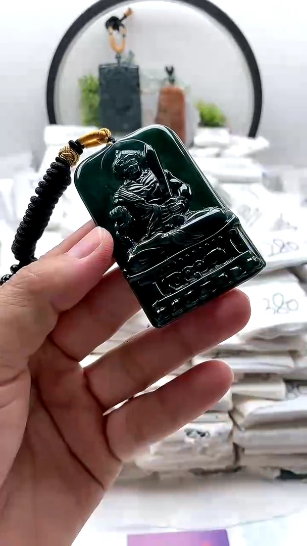 颈饰未镶嵌翡翠不动明王
