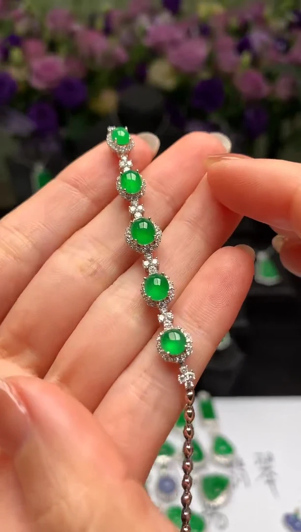 18K金镶嵌手链翡翠手链