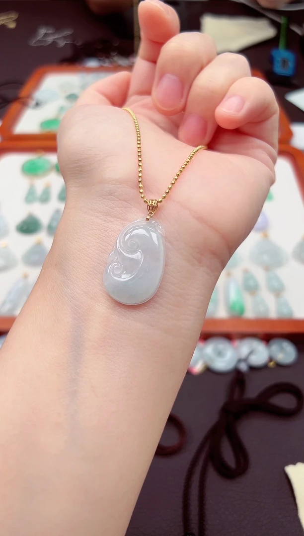 【闪购商品】翡翠颈饰18K金镶嵌如意