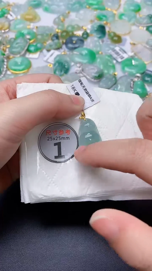 颈饰18K金镶嵌翡翠 天然缅甸A货百元以上9元证书费自理