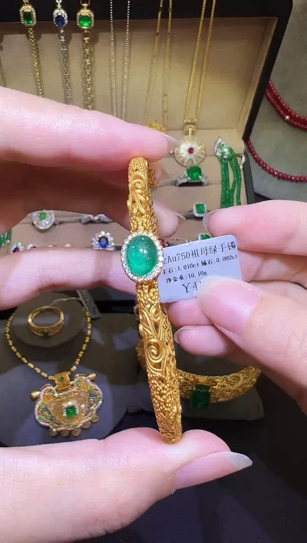 18K金镶嵌手镯祖母绿1.01ct