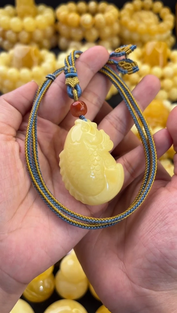 蜜蜡颈饰未镶嵌白花满蜡立体锦鲤