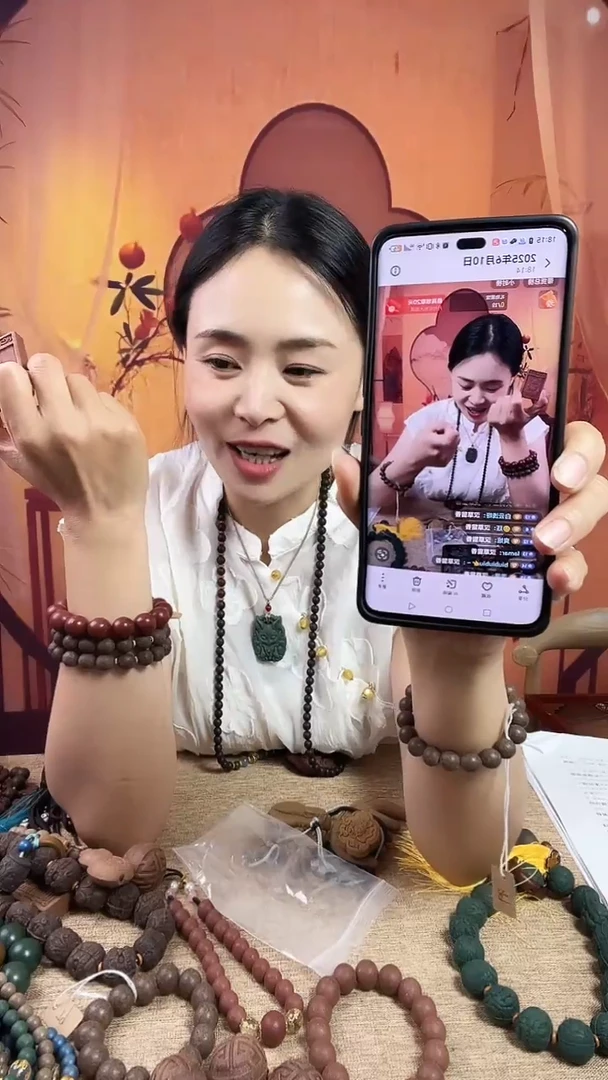 泥塑红麝香方弥勒佛