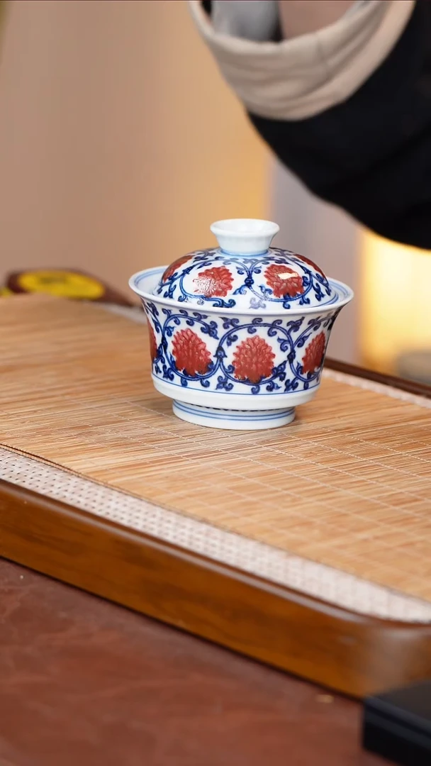 手工手绘青花釉里红盖碗