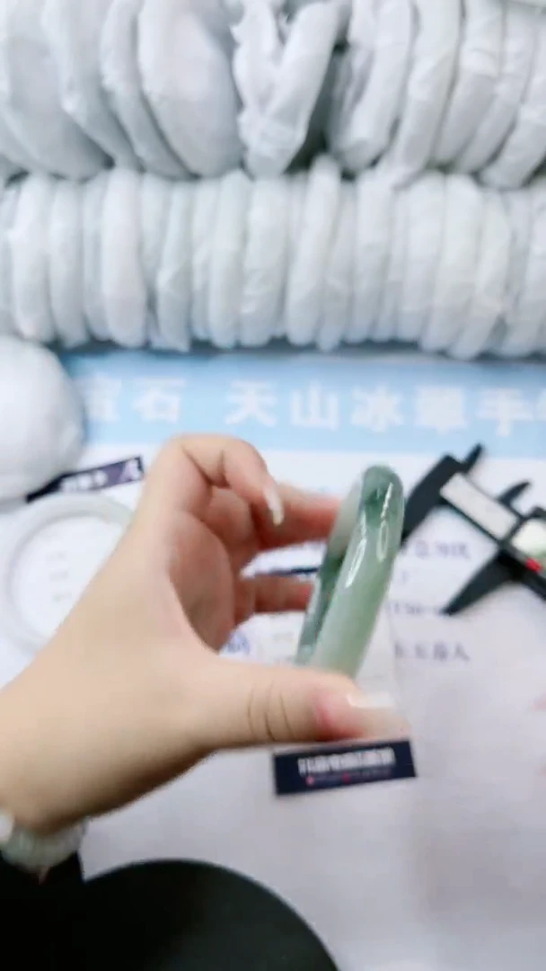 【闪购商品】石英质玉手镯未镶嵌0212864328