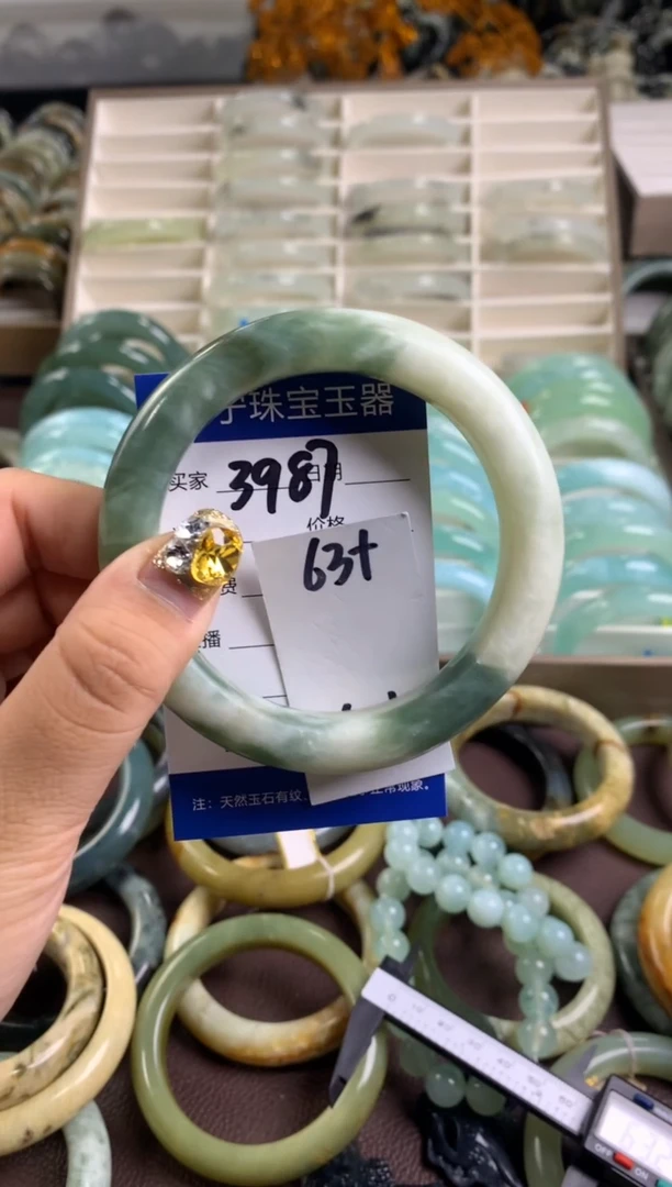 【闪购商品】蛇纹石玉手镯未镶嵌3987
