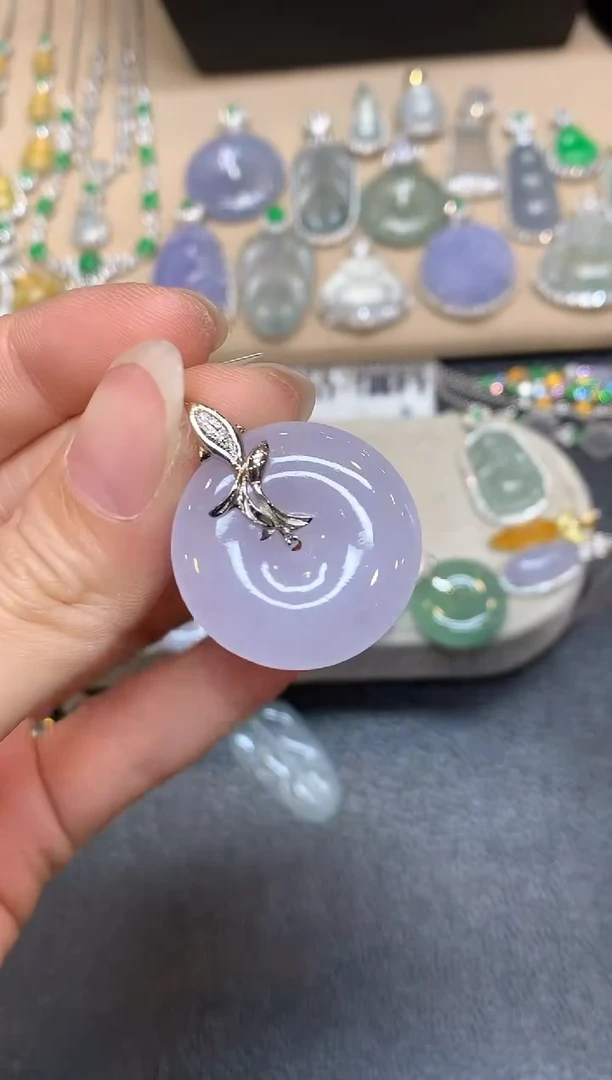 颈饰18K金镶嵌翡翠平安扣【无服务费