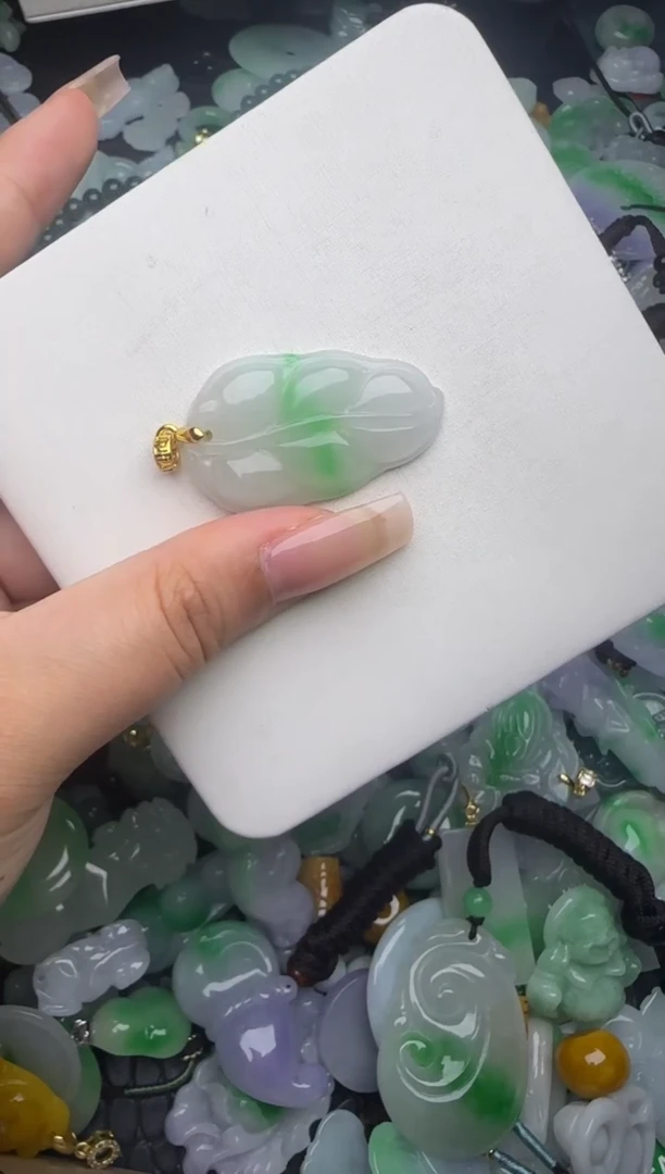 翡翠未镶嵌颈饰天然缅甸翡翠吊坠