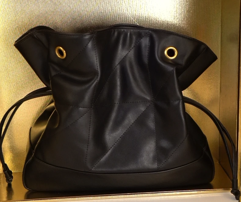 47（全新未拆封）轻奢时尚高级经典潮流百搭单肩斜跨女士包包