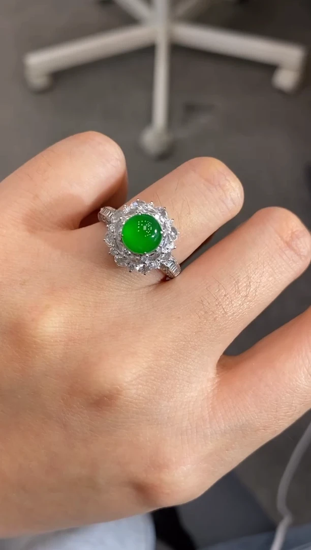 颈饰18K金镶嵌翡翠收到货48小时鉴赏期新年配饰（超时不退不换）