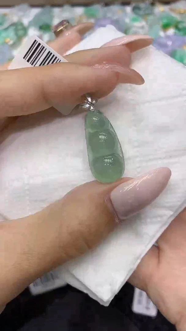 颈饰18K金镶嵌翡翠111111111111