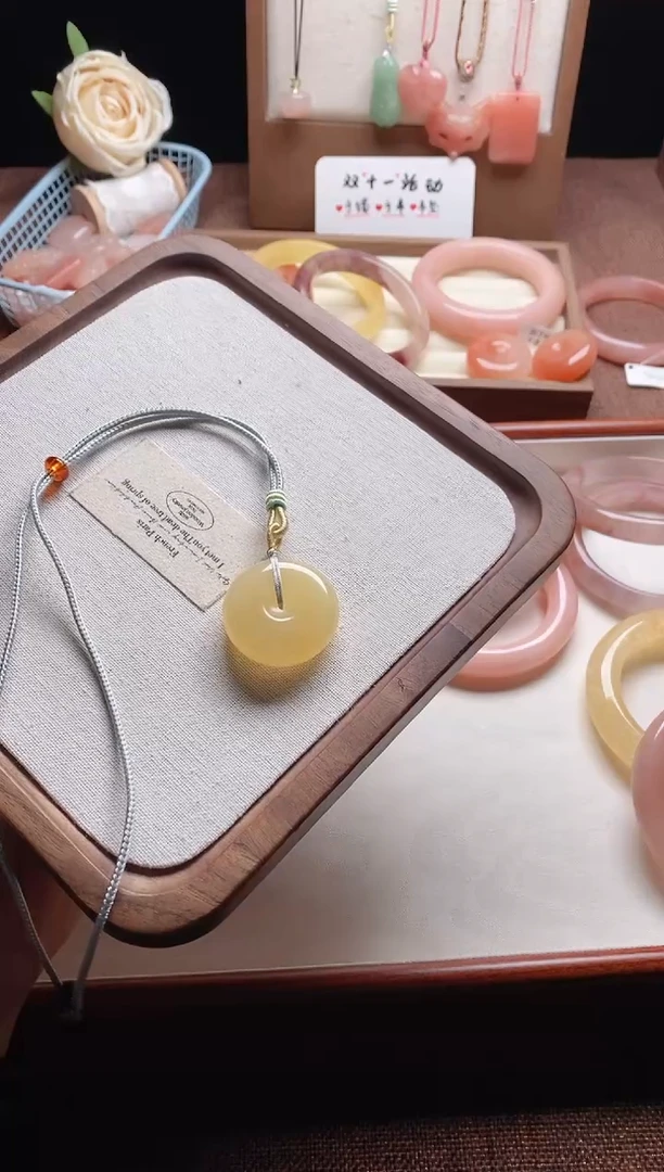 颈饰未镶嵌石英质玉加***宝019