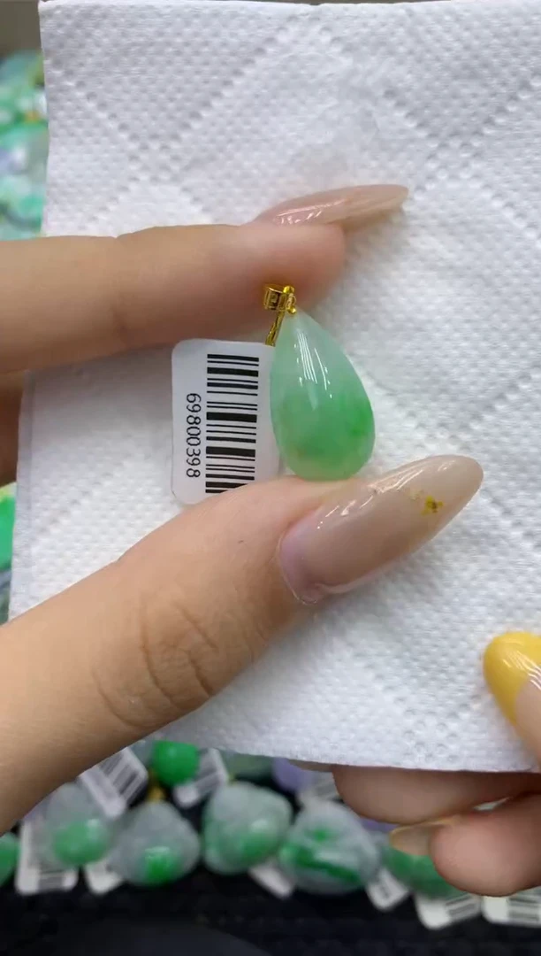 颈饰18K金镶嵌翡翠天然缅甸翡翠A货