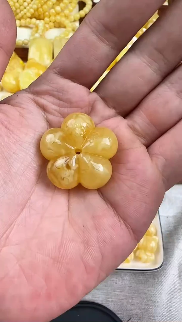 蜜蜡未镶嵌珠宝奇石特价
