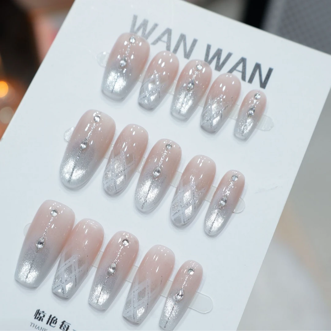 129雪吻纯手工穿戴甲秋冬新款高级感美甲