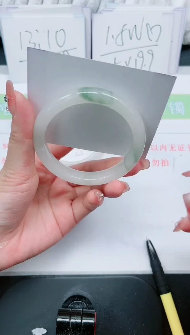 【闪购商品】石英质玉手镯未镶嵌236