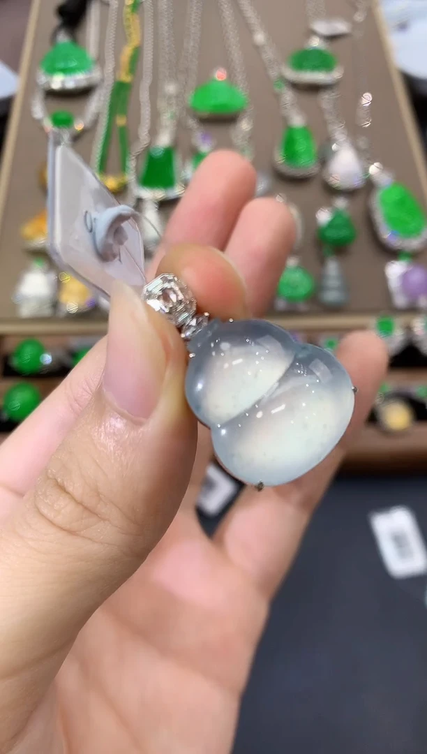 翡翠18K金镶嵌吊坠(不含链)B197