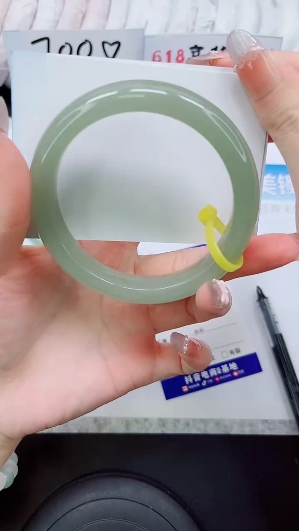 石英质玉手镯未镶嵌D25-63/64