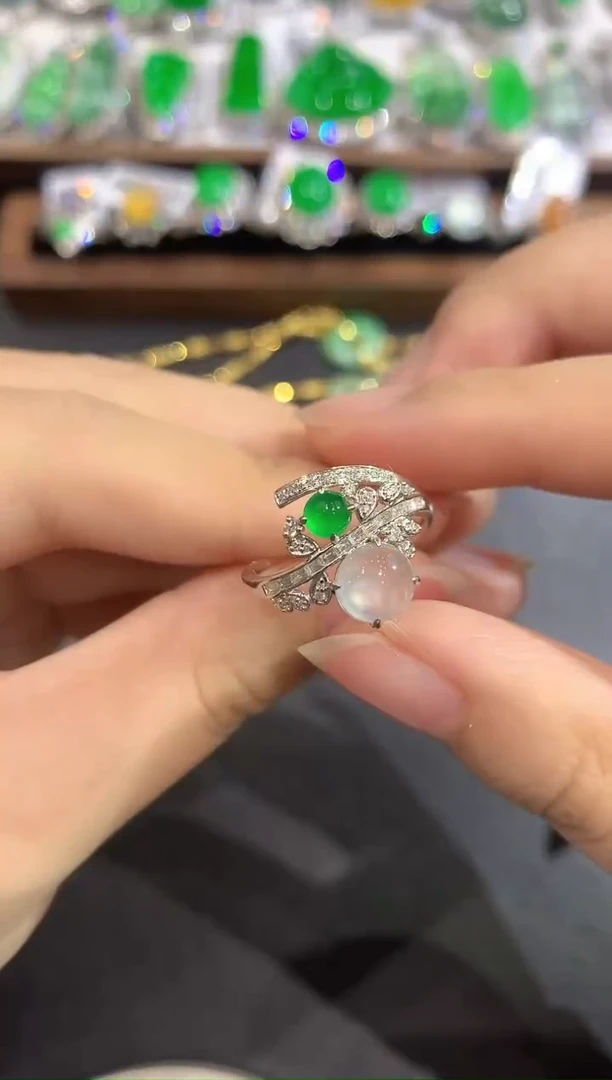 颈饰18K金镶嵌翡翠70-戒指