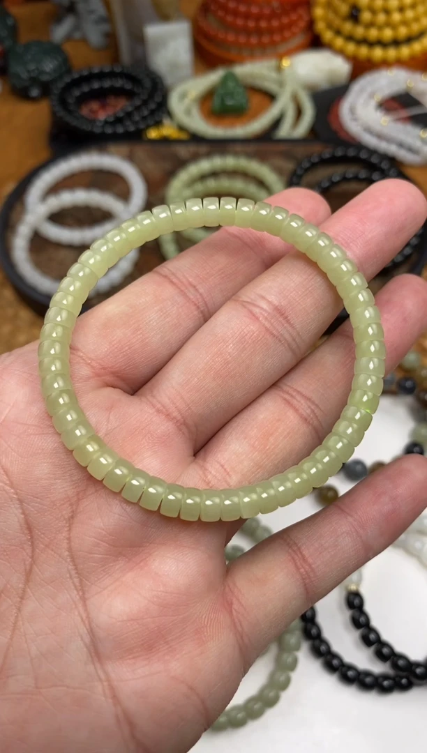 颈饰未镶嵌和田玉手串