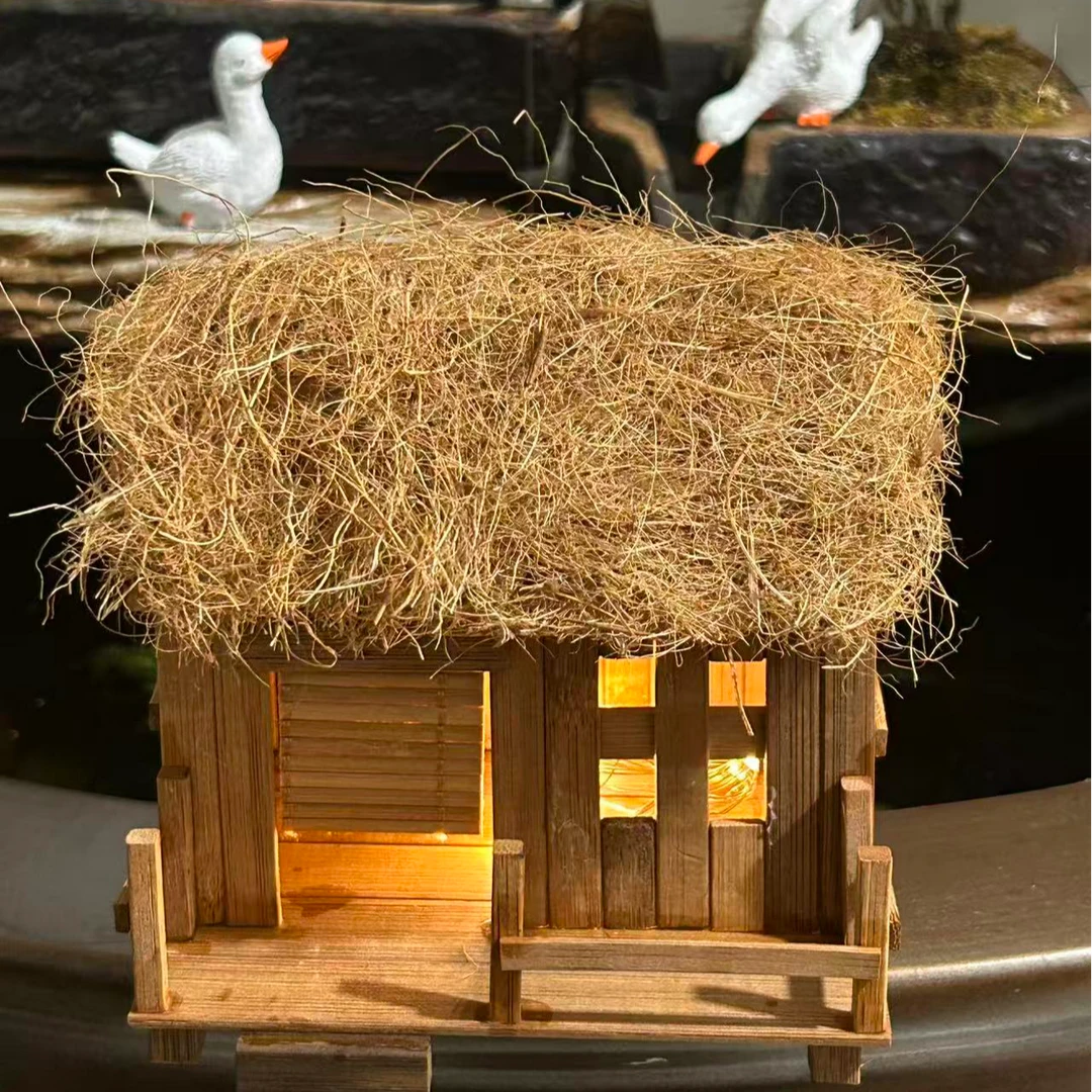 纯手工制作木质带灯小屋