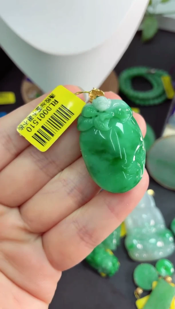 吊坠(不含链)18K金镶嵌翡翠挂件