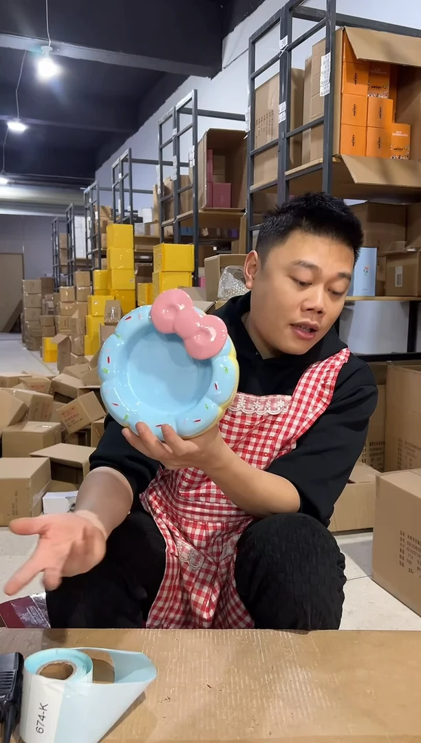 【闪购商品】杯蛋糕蝴蝶结甜甜圈狗粮碗