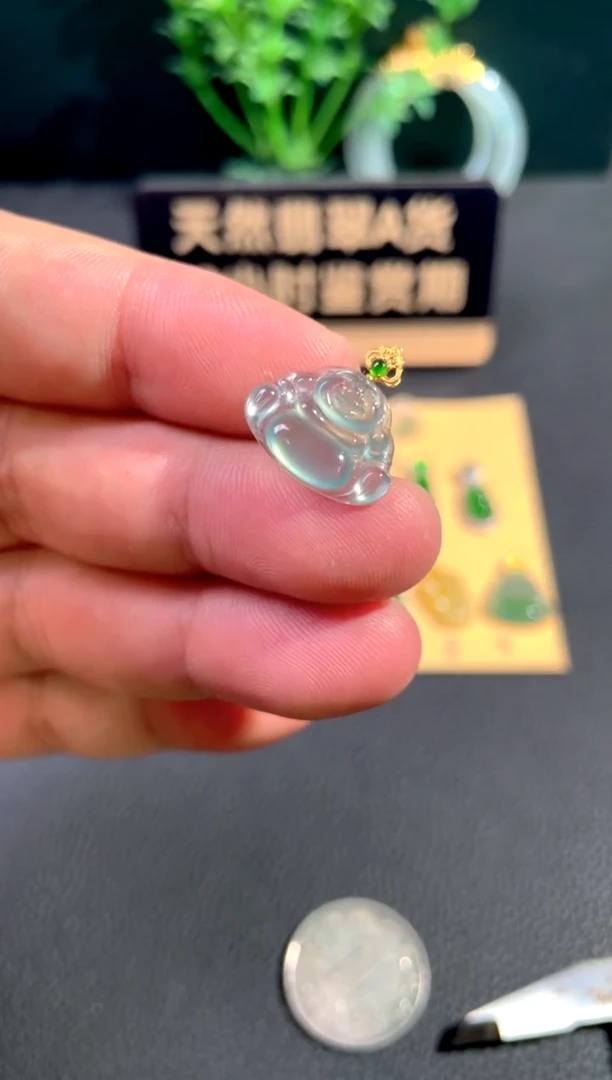 颈饰18K金镶嵌翡翠翡翠