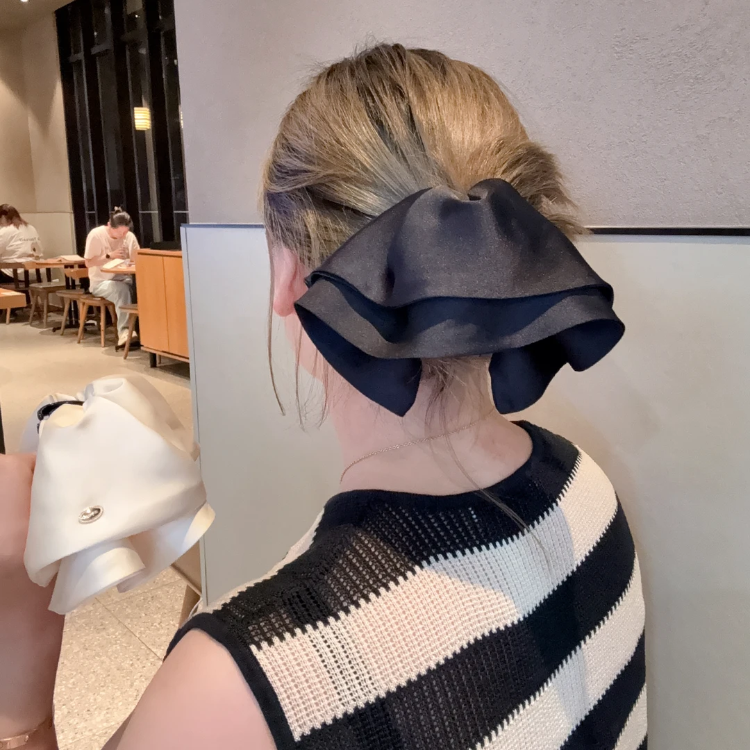 设计感重工缎面裙摆马尾夹女高级感时尚发夹在逃公主法式温柔发抓