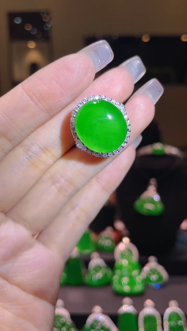 【闪购商品】翡翠吊坠(不含链)18K金镶嵌A45