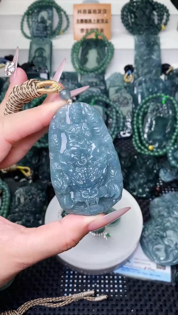 颈饰未镶嵌翡翠