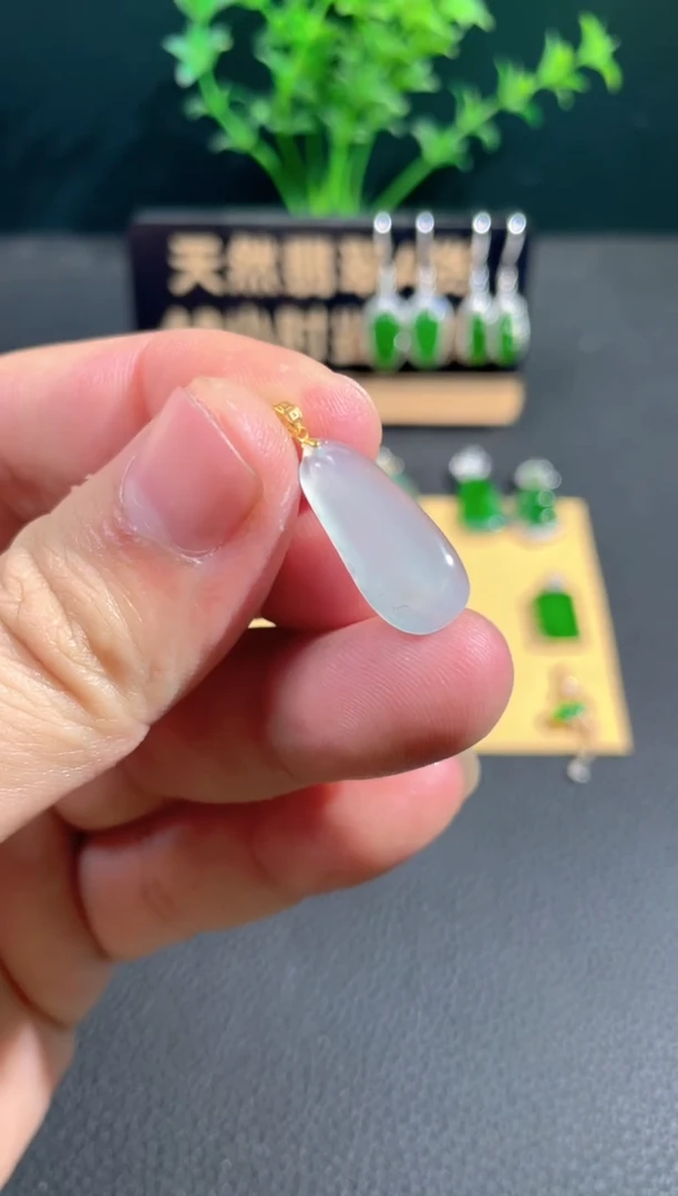 【闪购商品】翡翠颈饰18K金镶嵌翡翠