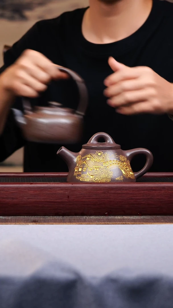 宜兴原矿紫砂作品  洒金