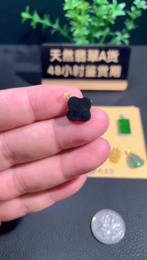 颈饰18K金镶嵌翡翠翡翠