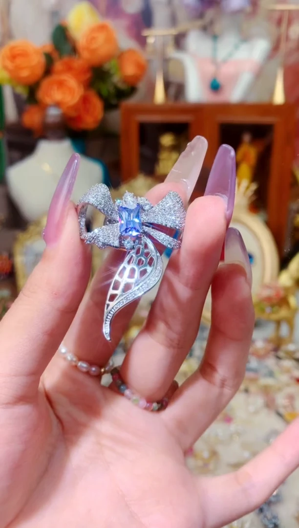 大理石铁合金胸针