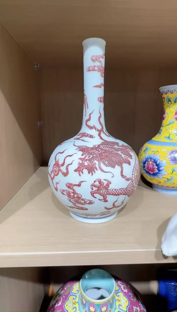 阳士琦老师釉里红龙纹赏瓶带收藏证书