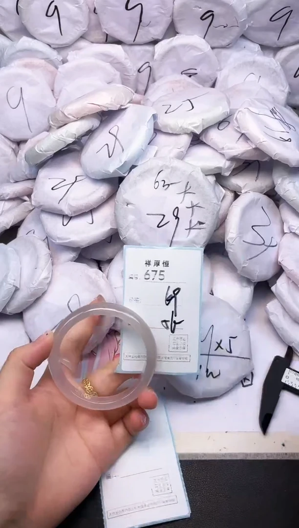 玛瑙/玉髓手镯未镶嵌675