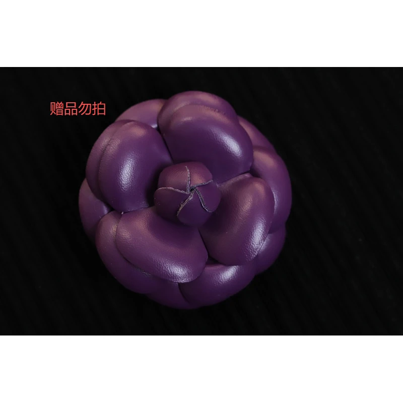 非金属皮质胸针 赠品勿拍6cm纯手蓝色工制作小香风（山茶花胸花）