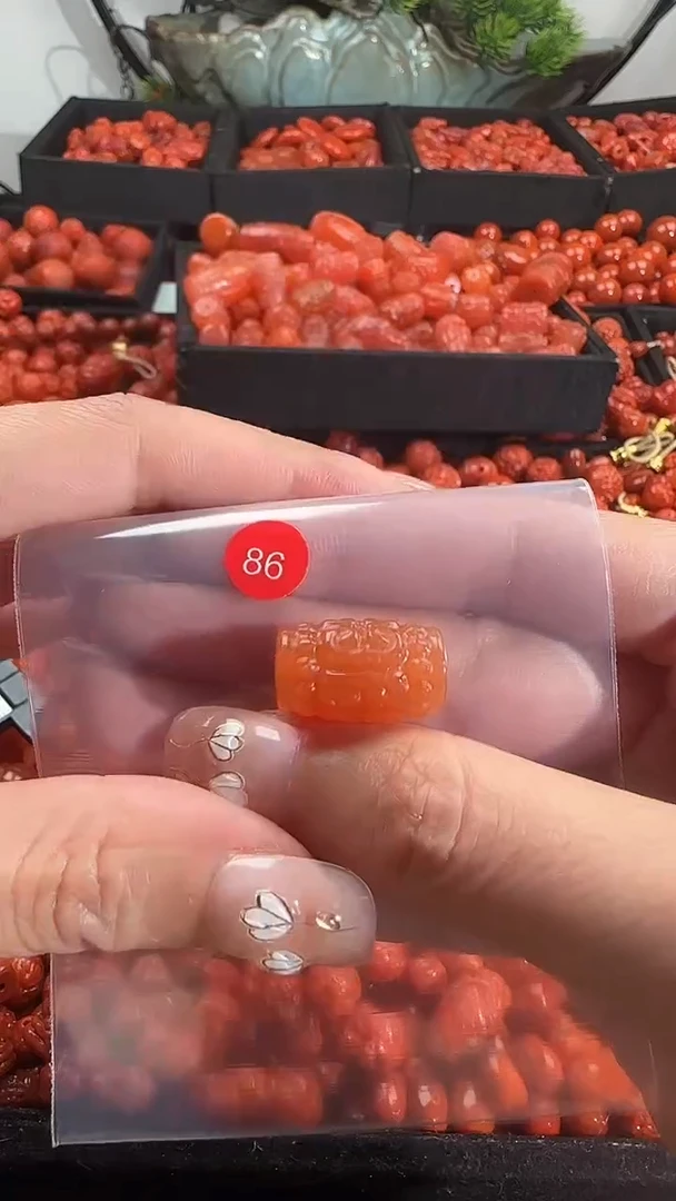 颈饰未镶嵌南红玛瑙1