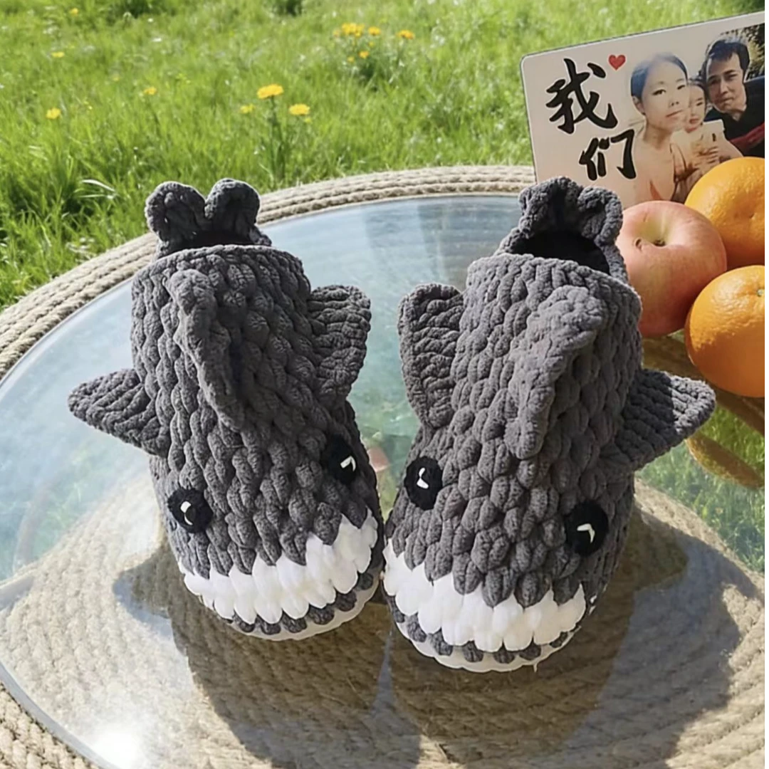 【成品】手工毛线拖鞋网红幼儿时尚纯手工鲨鱼拖鞋