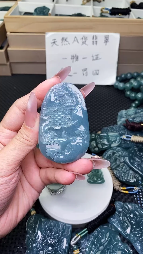 颈饰未镶嵌翡翠