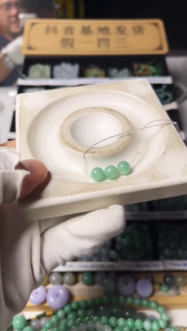 散珠翡翠翡翠散珠3颗 有纹 卡7.8